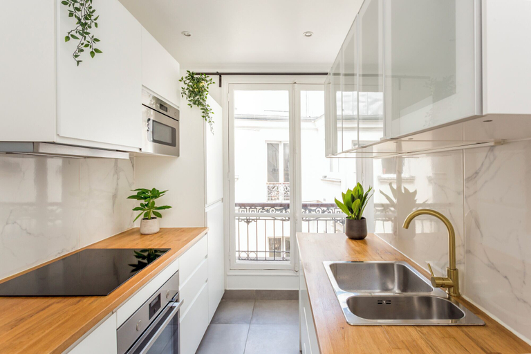 Private kitchen 3, Family Suite Tilsitt Eiffel Tower view, Paris