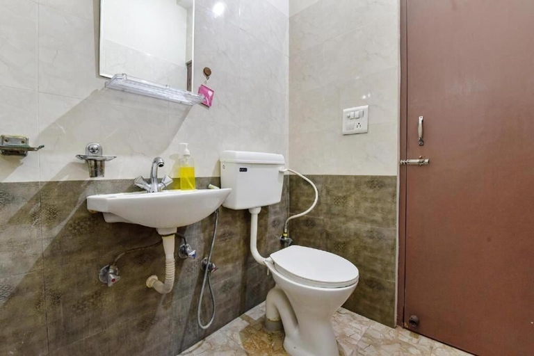 Bathroom 2, Hotel Moon Light Palace, Jaipur