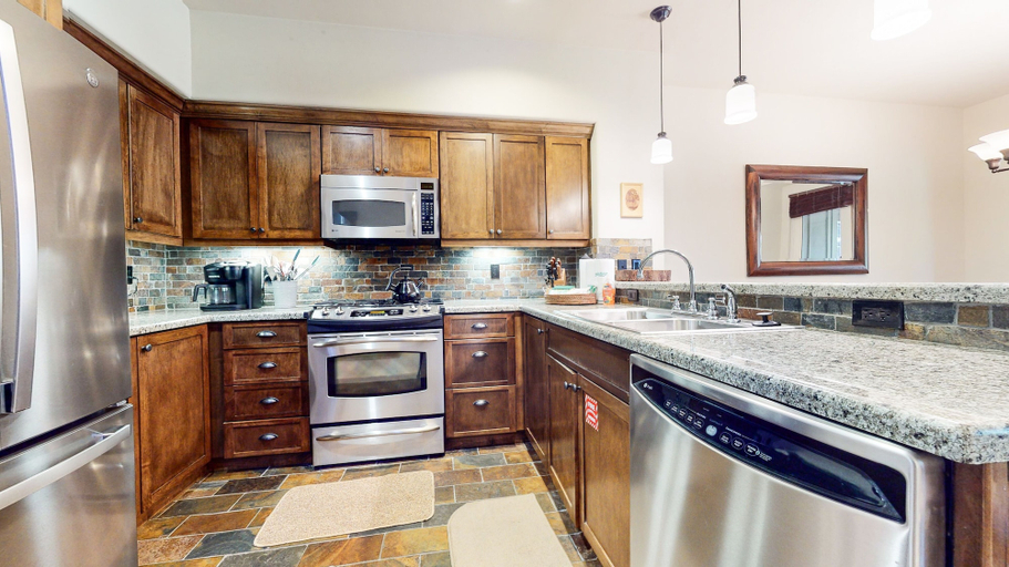 Private kitchen 4, Woodwinds #1303 4 Bedroom Condo by RedAwning, Mono