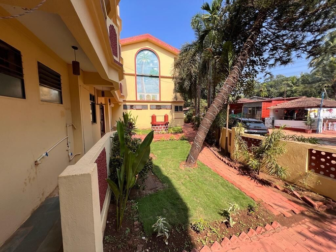 Property grounds, Redwings Studio, North Goa