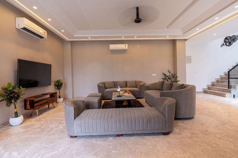 Living area 2, Elivaas Gardenia 4 BHK Farmhouse, Gurgaon