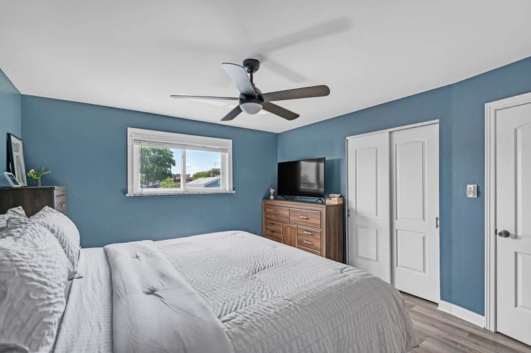 Room 4, Modern Retreat With Private Pool & Yard 3 Bedroom Home, Cook