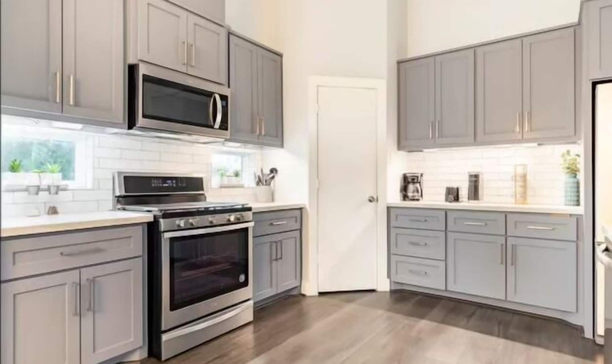 Private kitchen 3, 3BR Rooftop Retreat near Houston Stadiums, Houston