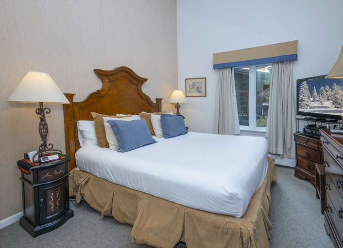 Room 3, All Seasons G4 2 Bedroom Condo by RedAwning, Eagle