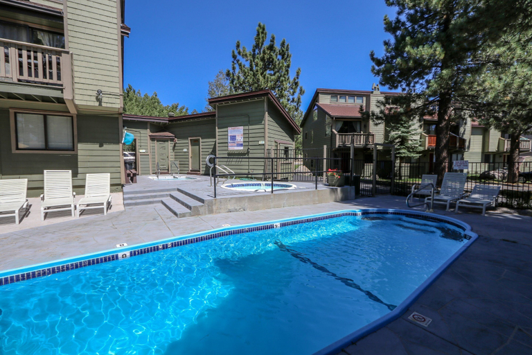 Pool 2, Mammoth Sierra Townhomes #25 3 Bedroom Condo, Mono
