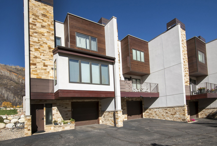 Exterior 5, Capstone 6 3 Bedroom Townhouse, Eagle
