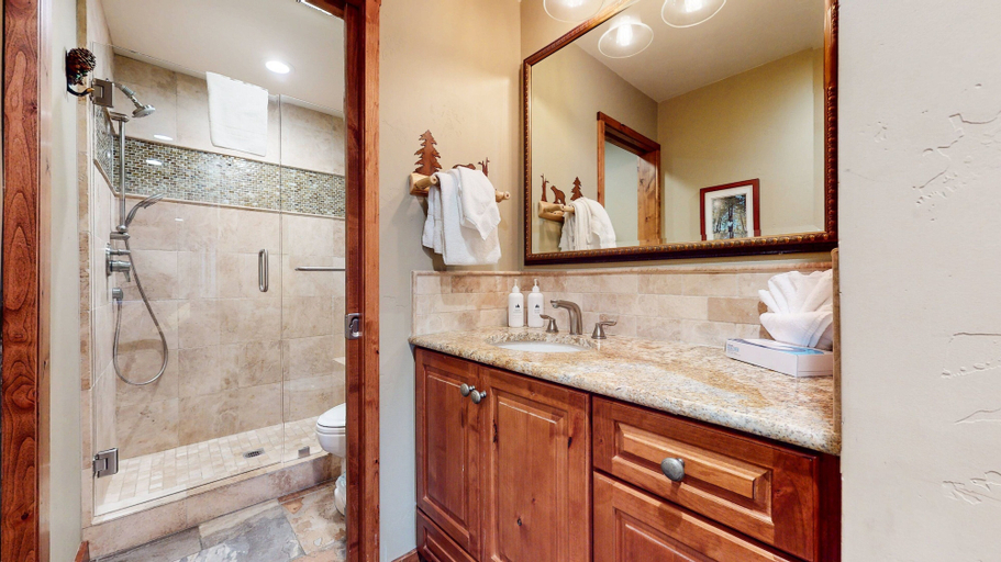 Bathroom 2, Summit #81 1 Bedroom Condo, Mono