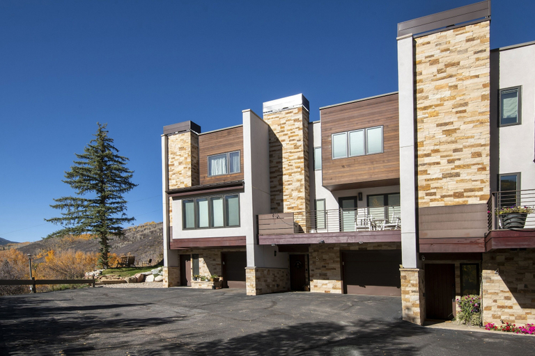Exterior 4, Capstone 6 3 Bedroom Townhouse, Eagle