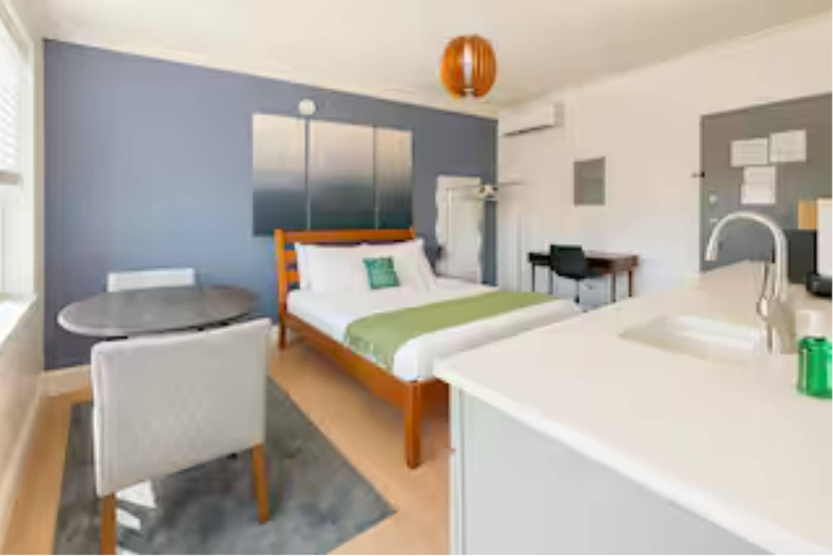 Room, Sunny Studio Haven in Miami Beach, Miami-Dade