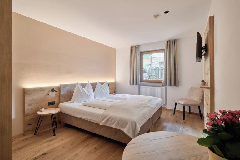 Bedroom 4, Hotel Schmuckhof, Bolzano