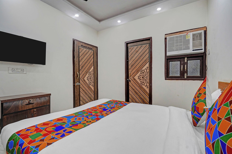 Room 4, Via Shahdara Residency, Delhi