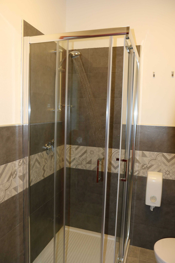 Bathroom 5, Student's Hostel San Leonardo, Parma