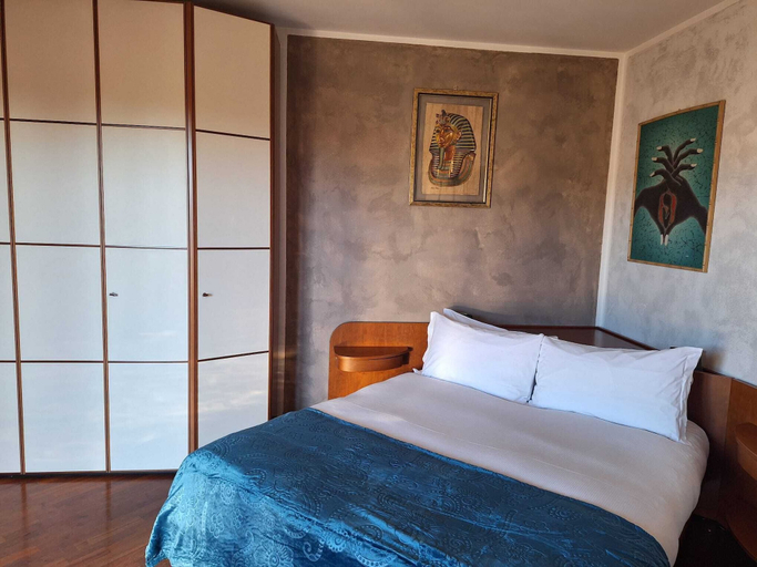 Room 3, Villa Milos, Milano