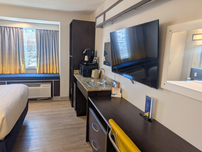 Bedroom 3, Microtel Inn & Suites - Triadelphia, Ohio