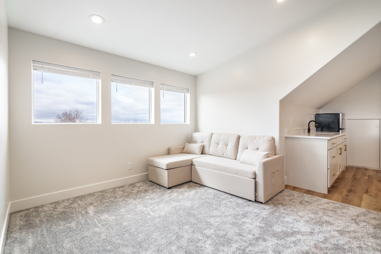 Living area 2, Hidden Treasure Retreat W/hot Tub & River Access 6 Bedroom Home, Bingham