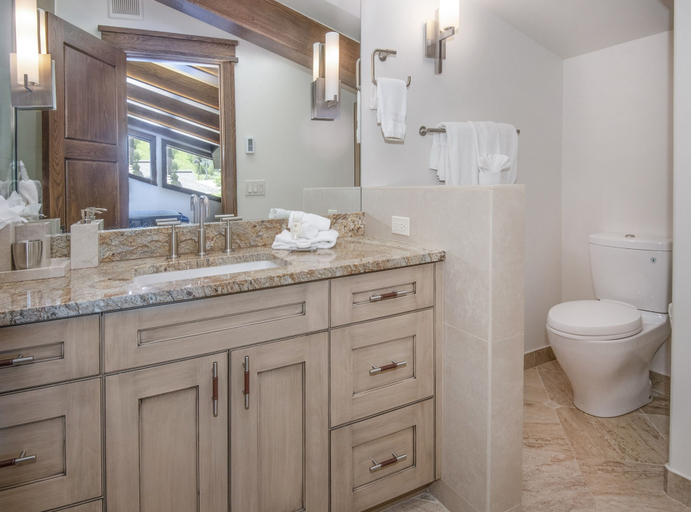 Bathroom 3, Wall St. #308 3 Bedroom Condo by RedAwning, Eagle