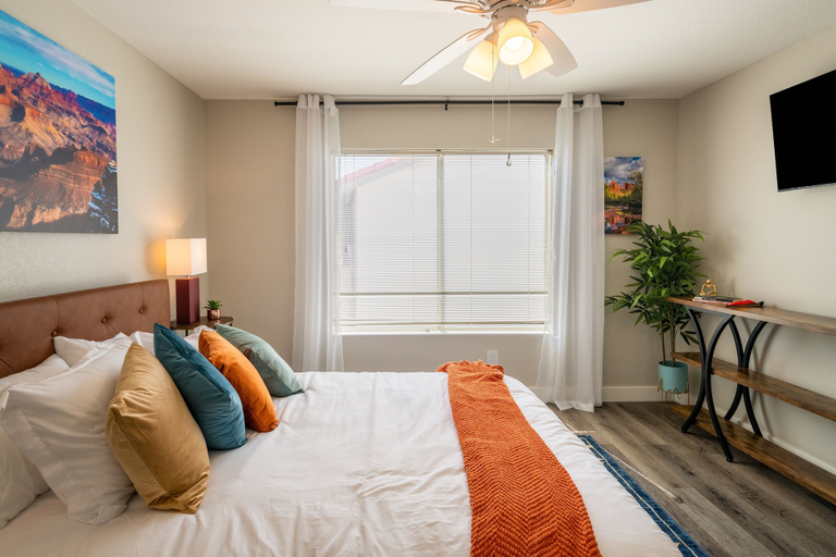 Room 3, Copper House 5BR Pool/Spa Near Westgate, Maricopa
