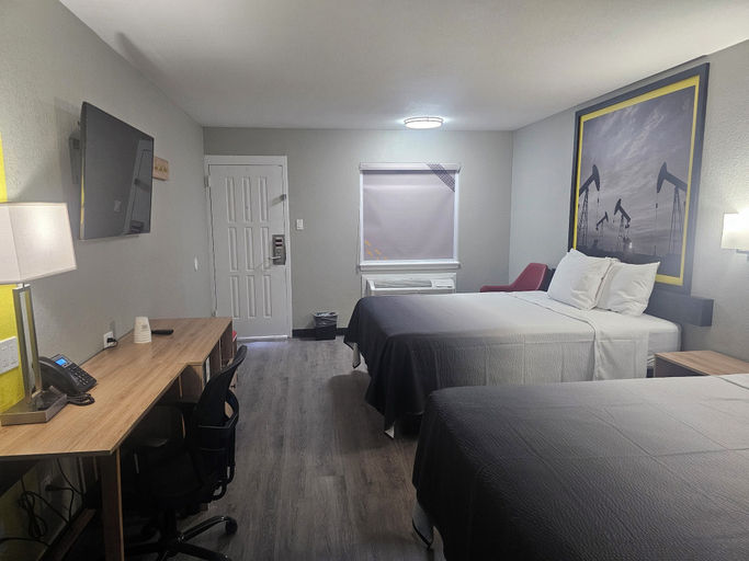 Room 2, Super 8 by Wyndham Hobbs, Lea