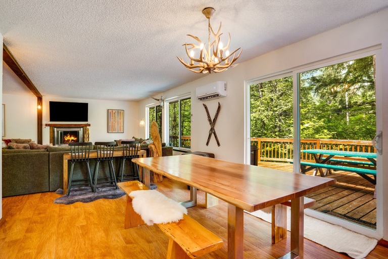Dining 3, Packshack - Cozy Ski Cabin Mins From White Pass 2 Bedroom Home, Lewis