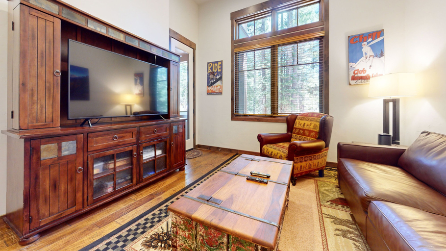 Living area 4, Woodwinds #1323 4 Bedroom Townhouse, Mono