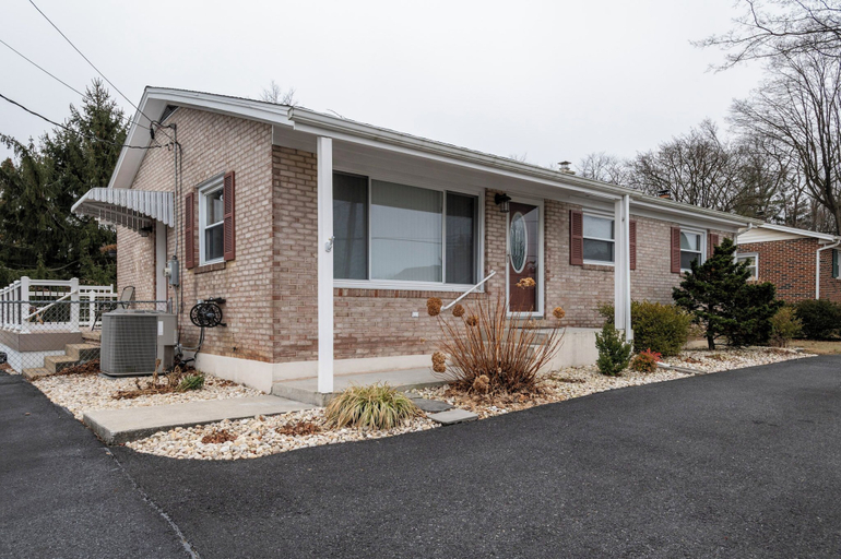 Exterior 5, 5 Woods Dr, Cumberland