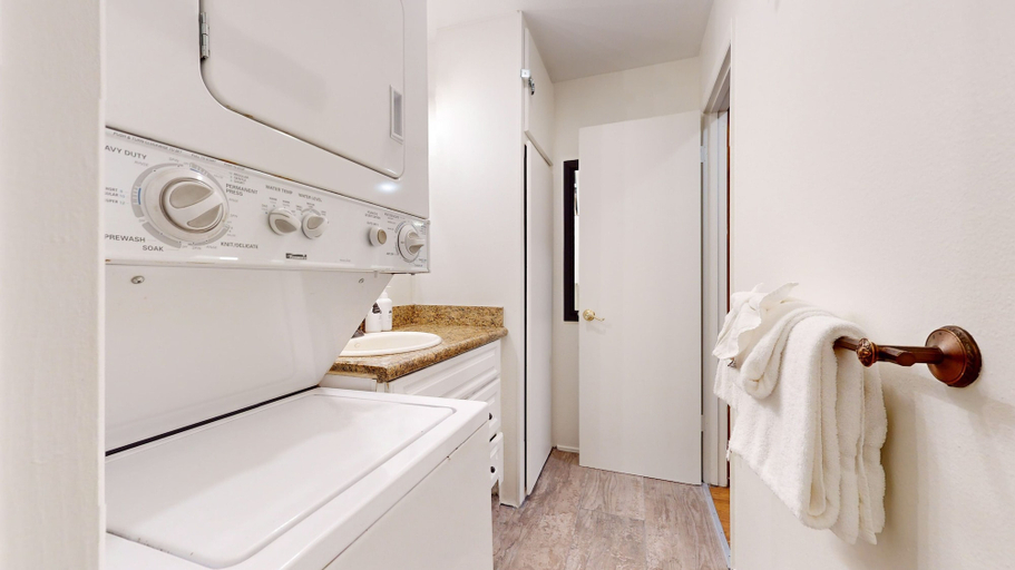 Bathroom 5, Meridian Villas #10 2 Bedroom Condo, Mono