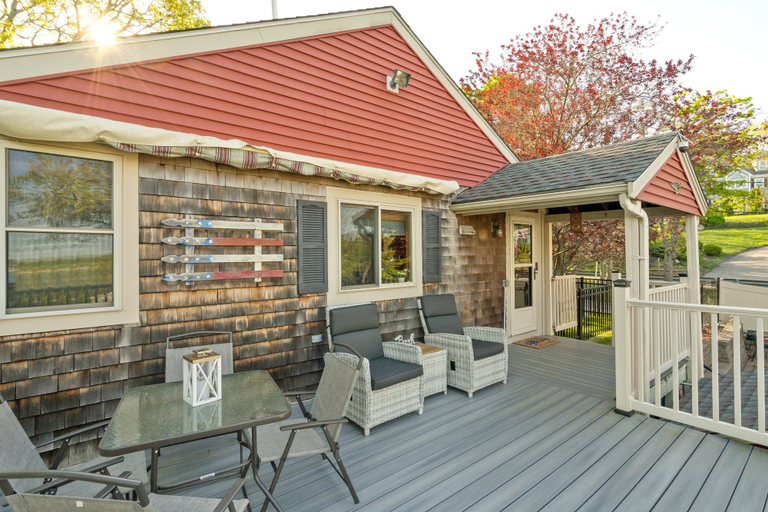 Outdoor dining 2, Coastal Comfort With Stunning Harbor Views 3 Bedroom Home, Plymouth