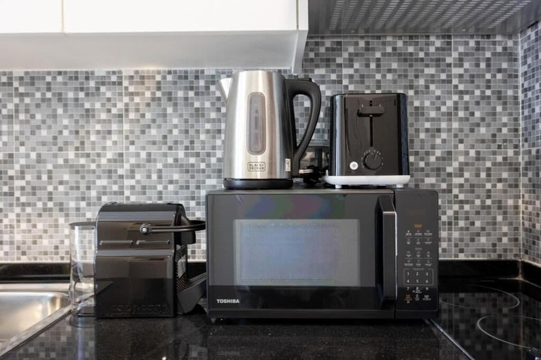 Microwave, 442-Bloomfields IconicStu TheGateMasdrCi, Abu Dhabi City