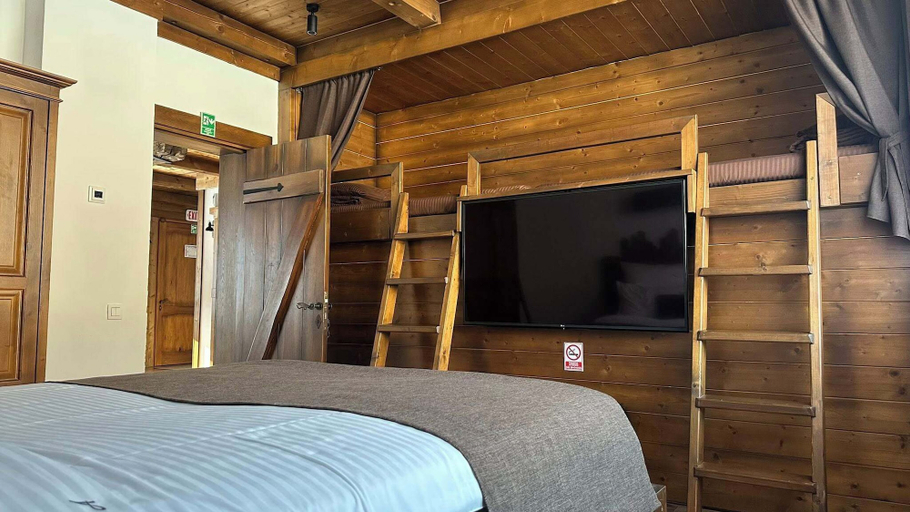 Room 3, Avalanche, Zarnesti