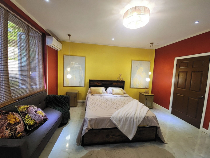 Room 5, Hilltop Villa