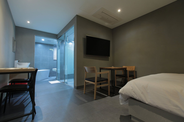Room 2, Hotel Vin, Jinhae