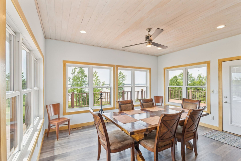 Dining 2, 4BR Lakefront Fishing, Dogs OK Devils Lake, Ramsey