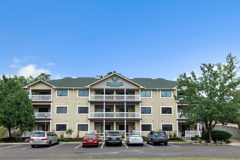 Exterior 4, 3rd Floor Front Side Corner Penthouse Suite - 301 by Grand Wood Suites, Brown