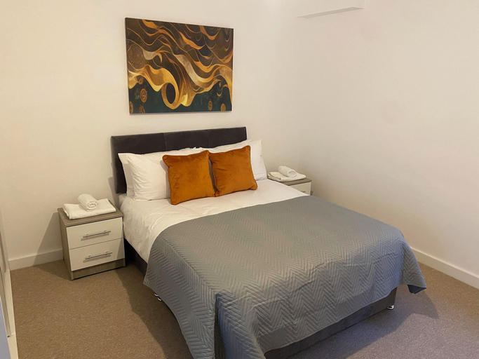 Room 2, The Square Apartments Flat 1, Swindon