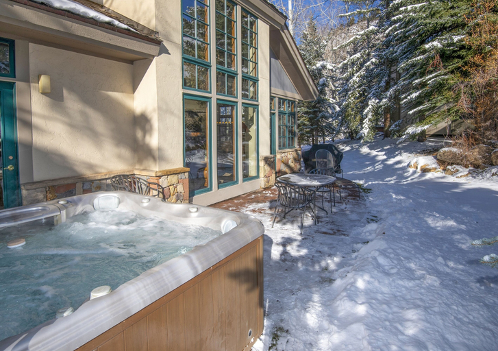 Outdoor spa tub 3, Enclave 134 4 Bedroom Home, Eagle