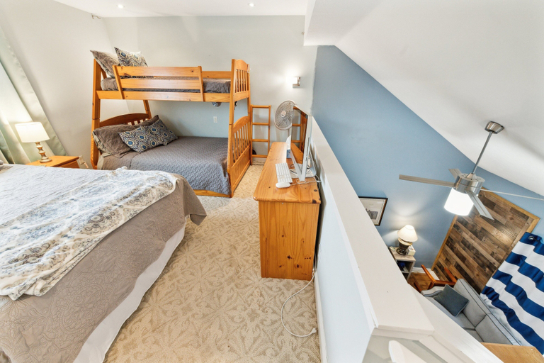 Room 2, Stylish Notre Dame Condo Sleeps 6 2 Bedroom Condo, Saint Joseph