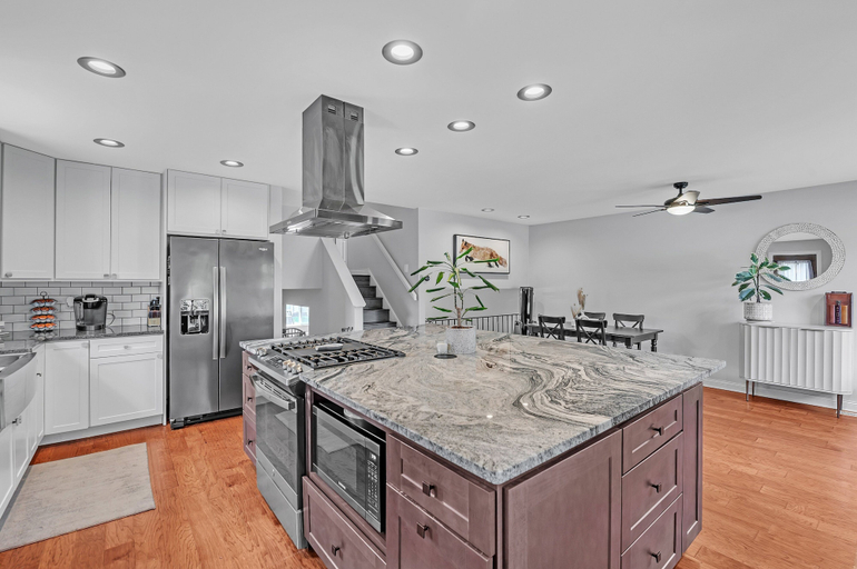 Private kitchen 3, Modern Retreat With Private Pool & Yard 3 Bedroom Home, Cook