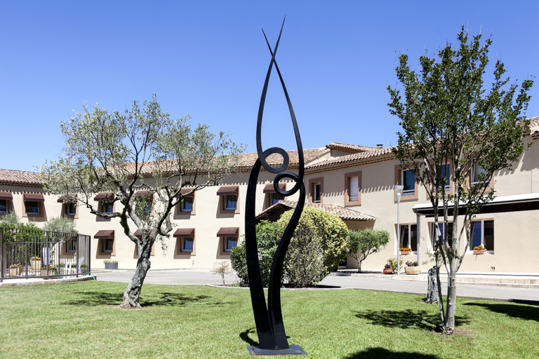 Front of property 4, Le Mas de Jossyl, Bouches-du-Rhône