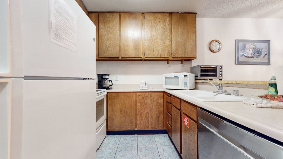 Private kitchen 5, Summit #273 2 Bedroom Condo by RedAwning, Mono