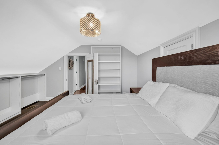 Room 2, Serene & Charming 5br Des Plaines Getaway 5 Bedroom Home by RedAwning, Cook