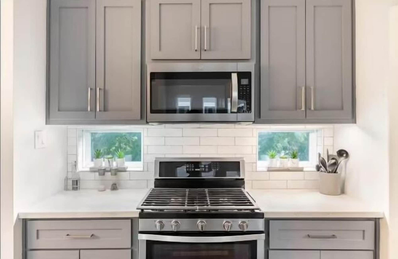 Private kitchen 4, 3BR Rooftop Retreat near Houston Stadiums, Houston