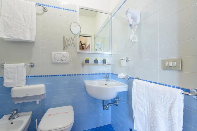 Bathroom 5, Hotel Nuova Medusa, Rimini