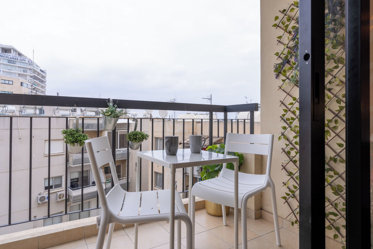 Outdoor dining 3, Johny's Spot - 1BR & Balcony in Larnaca, Larnaca