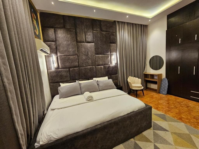Room 4, Atlantic Experience Apartment, AbujaMun