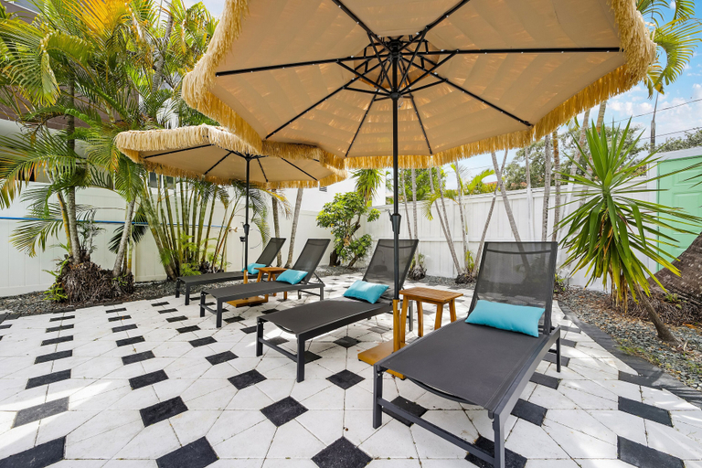 Others 5, The Victoria Hotel, Broward