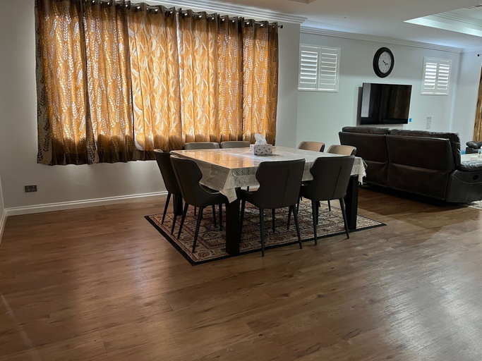Dining 4, Wellard Family Accommodation, Kwinana