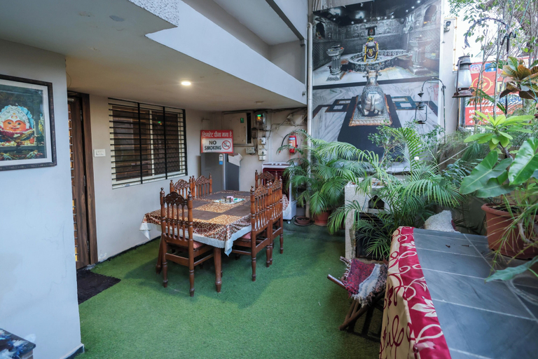 Outdoor dining 5, Dream Homestay, Ujjain