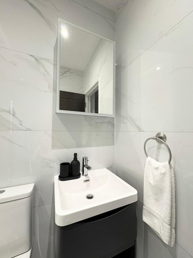 Bathroom 2, Fonthill Aparts, London