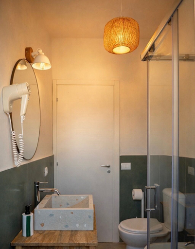 Bathroom 5, Due Passi Dal Mare, Syracuse