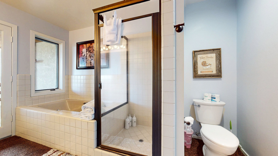 Bathroom 2, Bridges Townhome 7 Gorgeous Mountain Views, Private Jacuzzi, Steps to Eagle Lodge by RedAwning, Mono